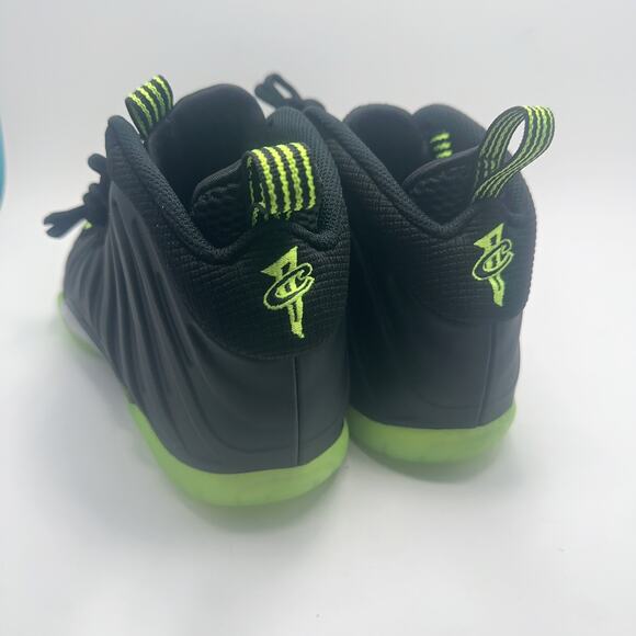 Nike Foamposite One GS Black Volt Basketball Shoes HF0977-001 Size 6Y / WMNS 7.5 - Picture 4 of 5